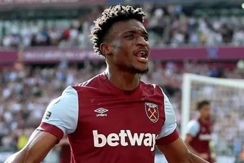 توتنهام يتمسك بقدوس.. واللاعب يحسم مستقبله